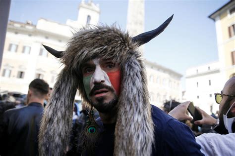 hermes ferrari età|Chi è Hermes Ferrari, lo “sciamano” delle proteste a Roma.